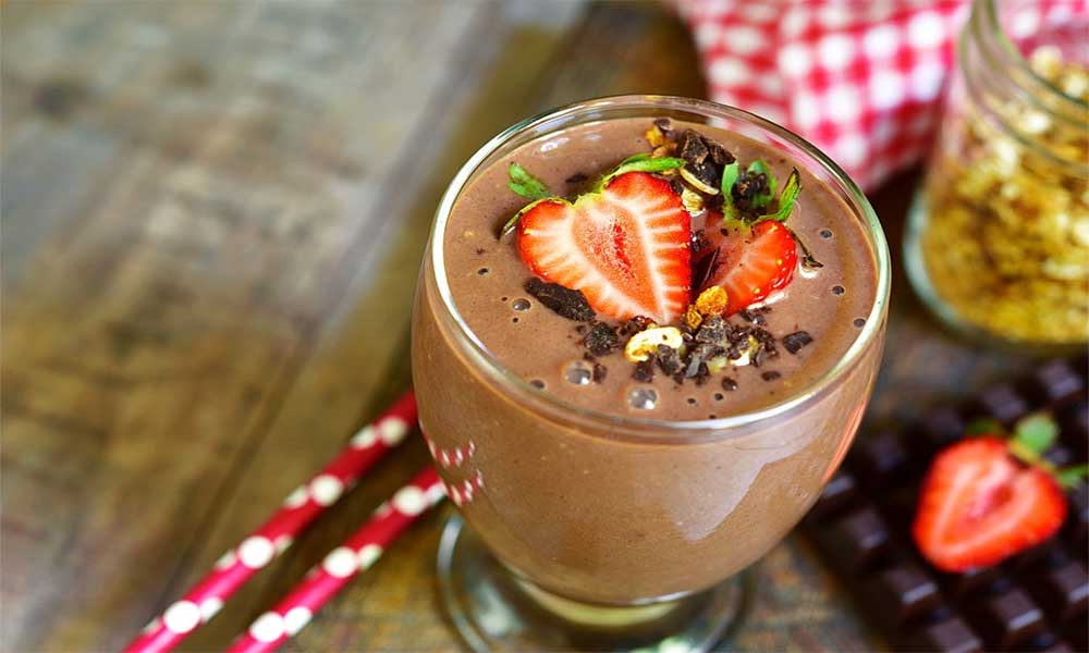 Gorgeous-Strawberry-Chocolate-Whipped-Protein-Drink-1000x600